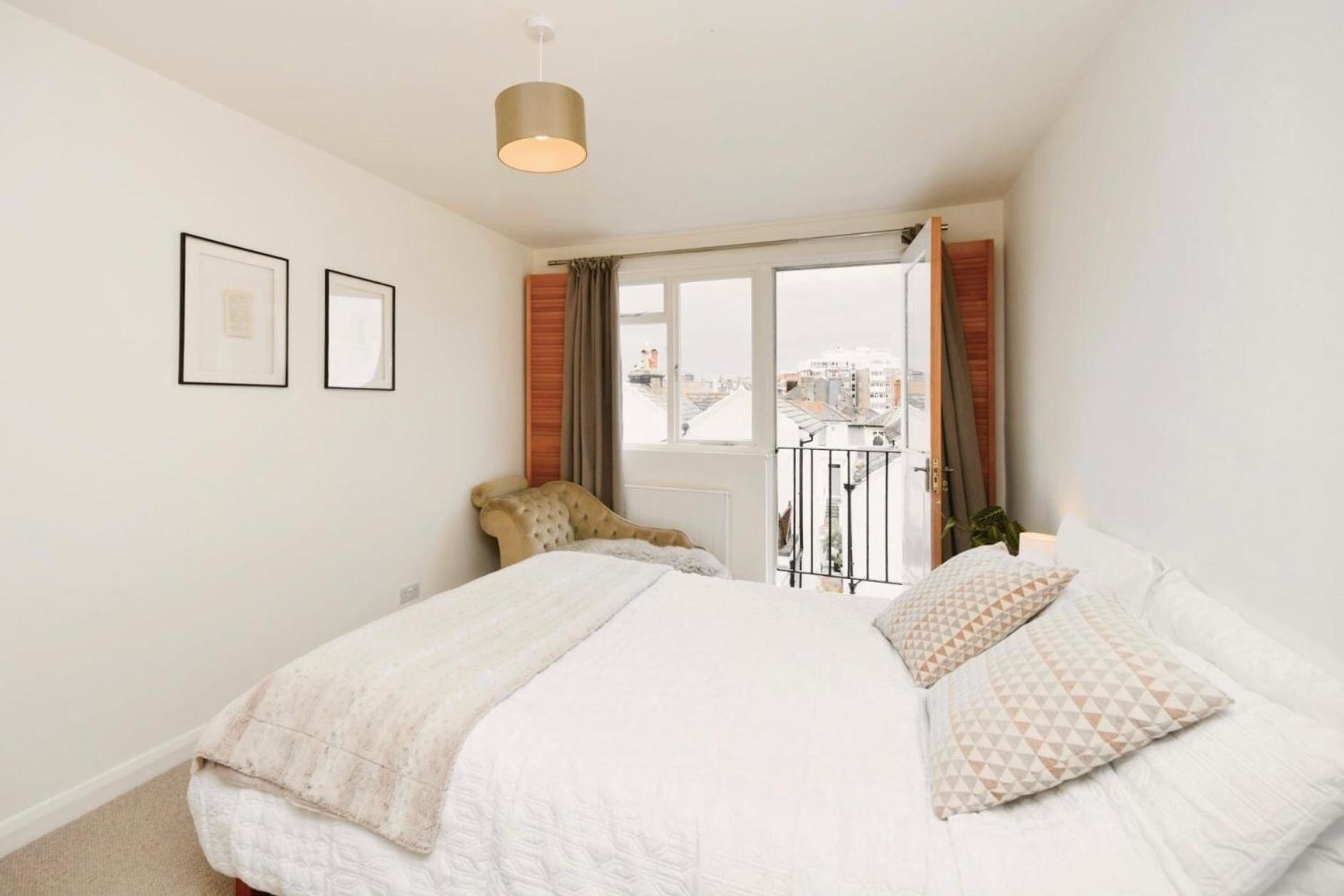 Sunny Seaside Sanctuary - Two Bedroom Apartment Brighton Kültér fotó